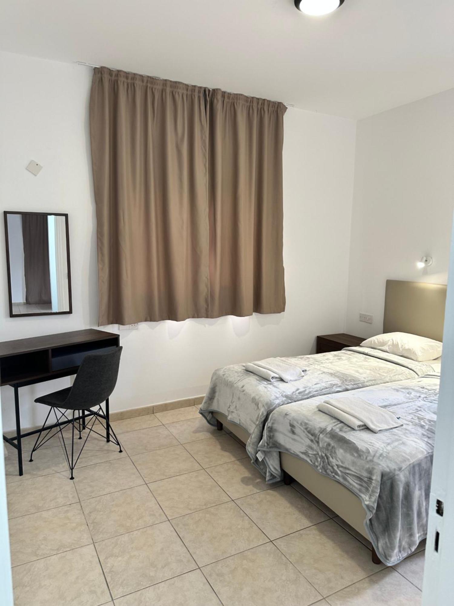 Paphos New York Plaza Hotel Apartments מראה חיצוני תמונה