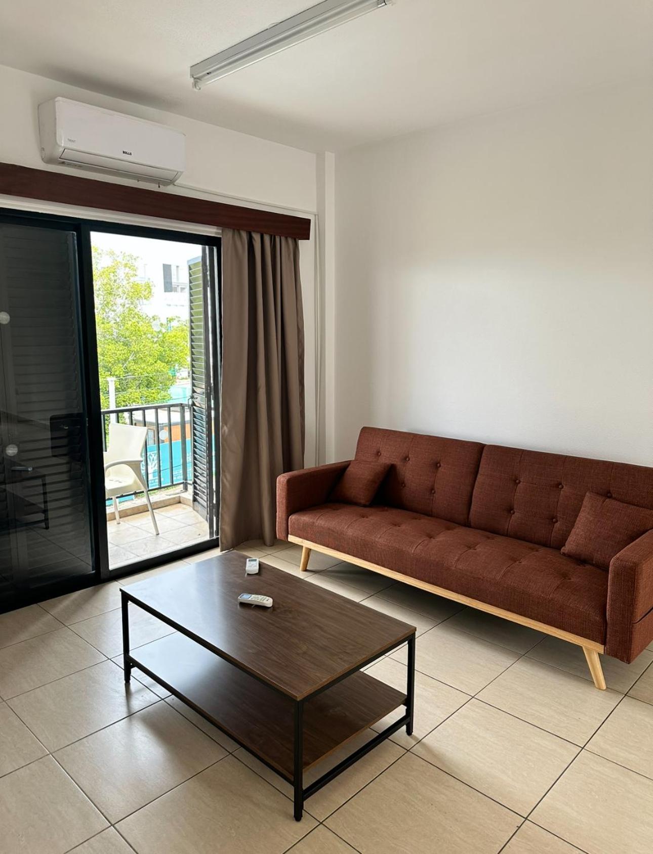 Paphos New York Plaza Hotel Apartments מראה חיצוני תמונה