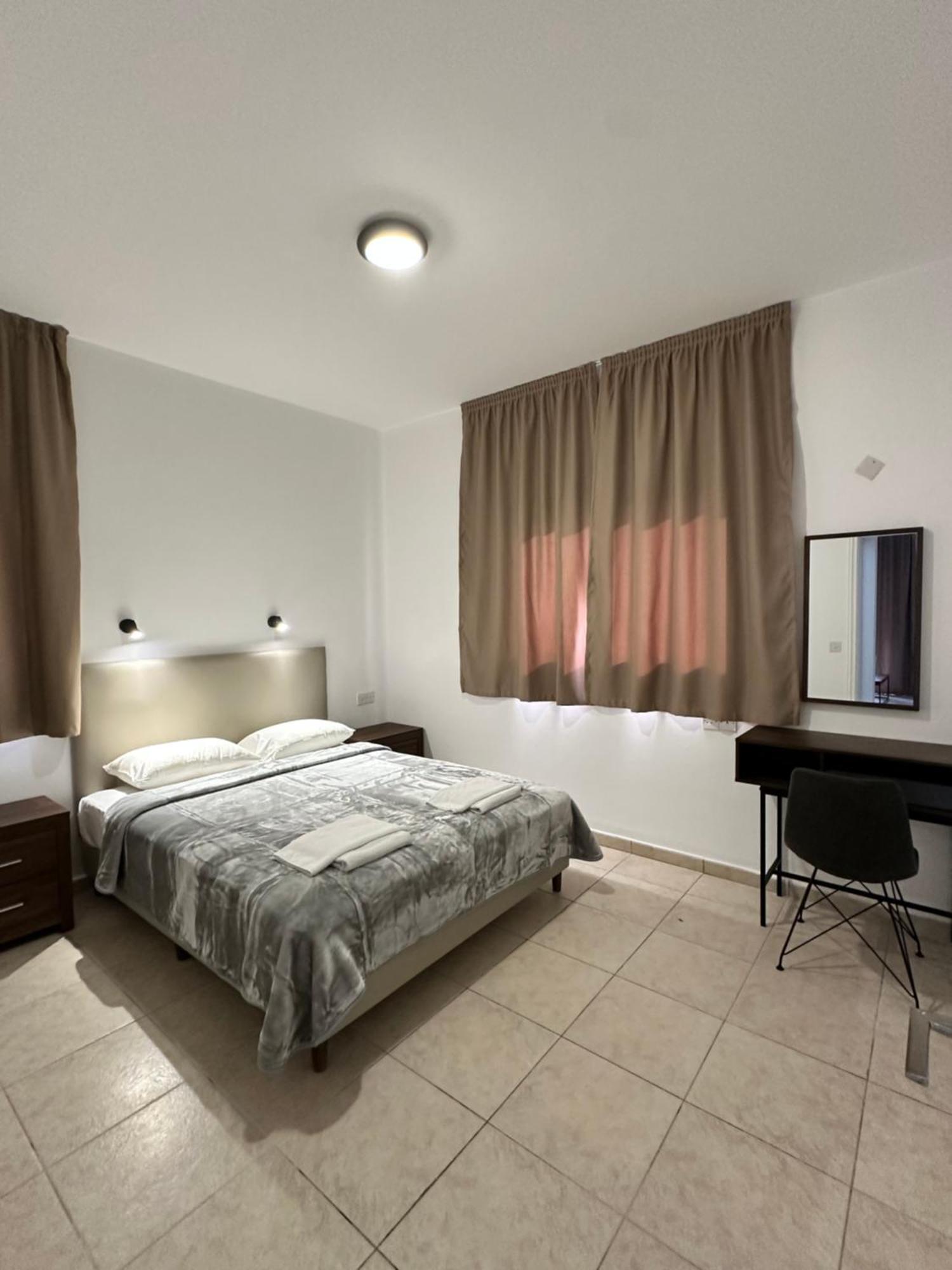 Paphos New York Plaza Hotel Apartments מראה חיצוני תמונה